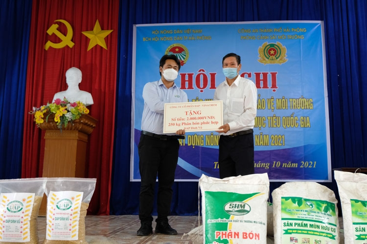 DAP Đình Vũ tích cực tham gia hỗ trợ tuyên tuyền sử dụng phân bón, thuốc trừ sâu bảo vệ môi trường tại Hải Phòng dựng nông thôn mới, gắn với chương t