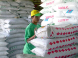Giá phân bón giảm nhẹ
